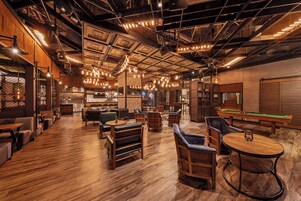 2 restaurants, breakfast, lunch, dinner served; Chinese cuisine