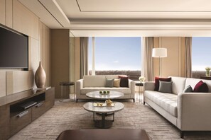 Executive Suite, 1 King Bed | Minibar, in-room safe, desk, laptop workspace