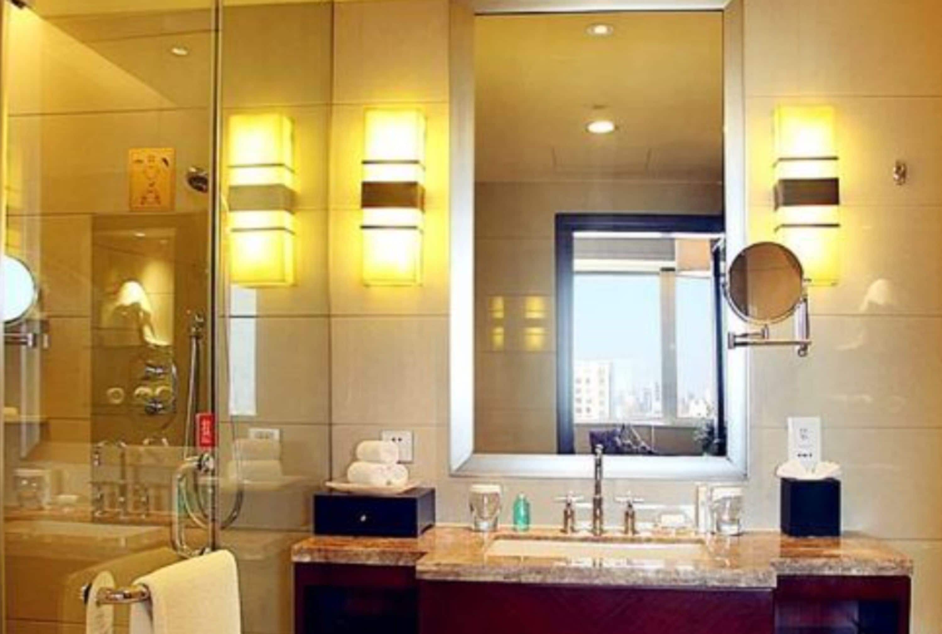 horizon deluxe, room, 2 single beds, river view | minibar, in-room safe, desk, laptop workspace