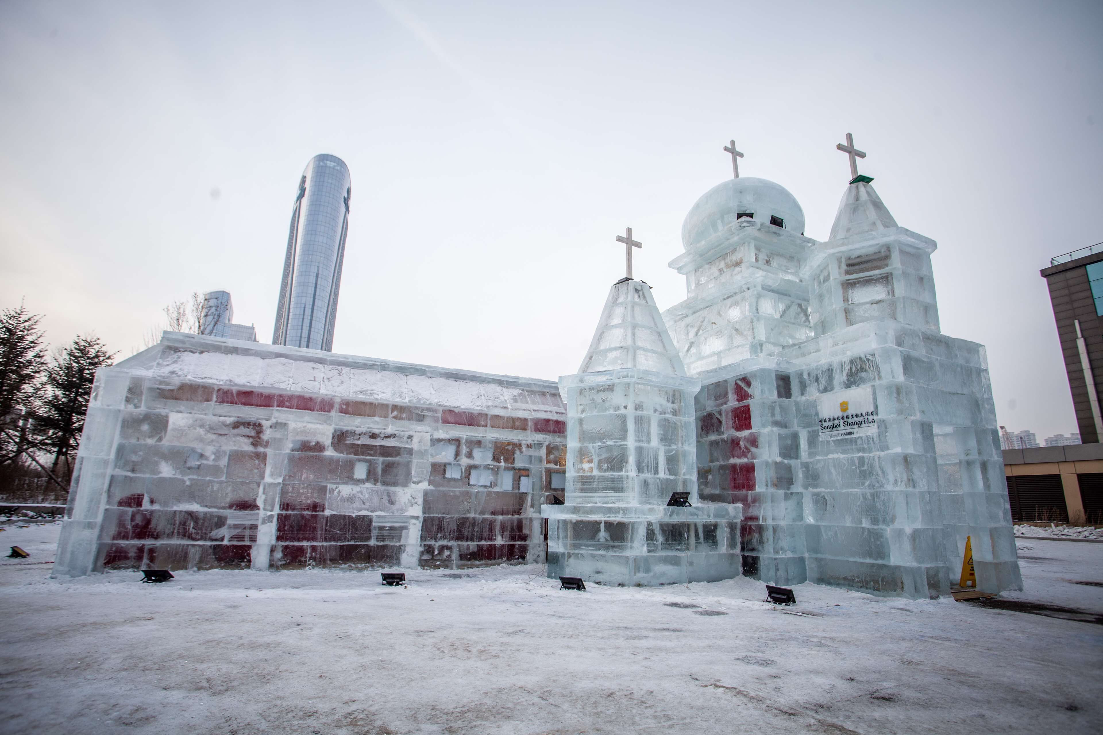 2 restaurants, breakfast, lunch, dinner served; chinese cuisine