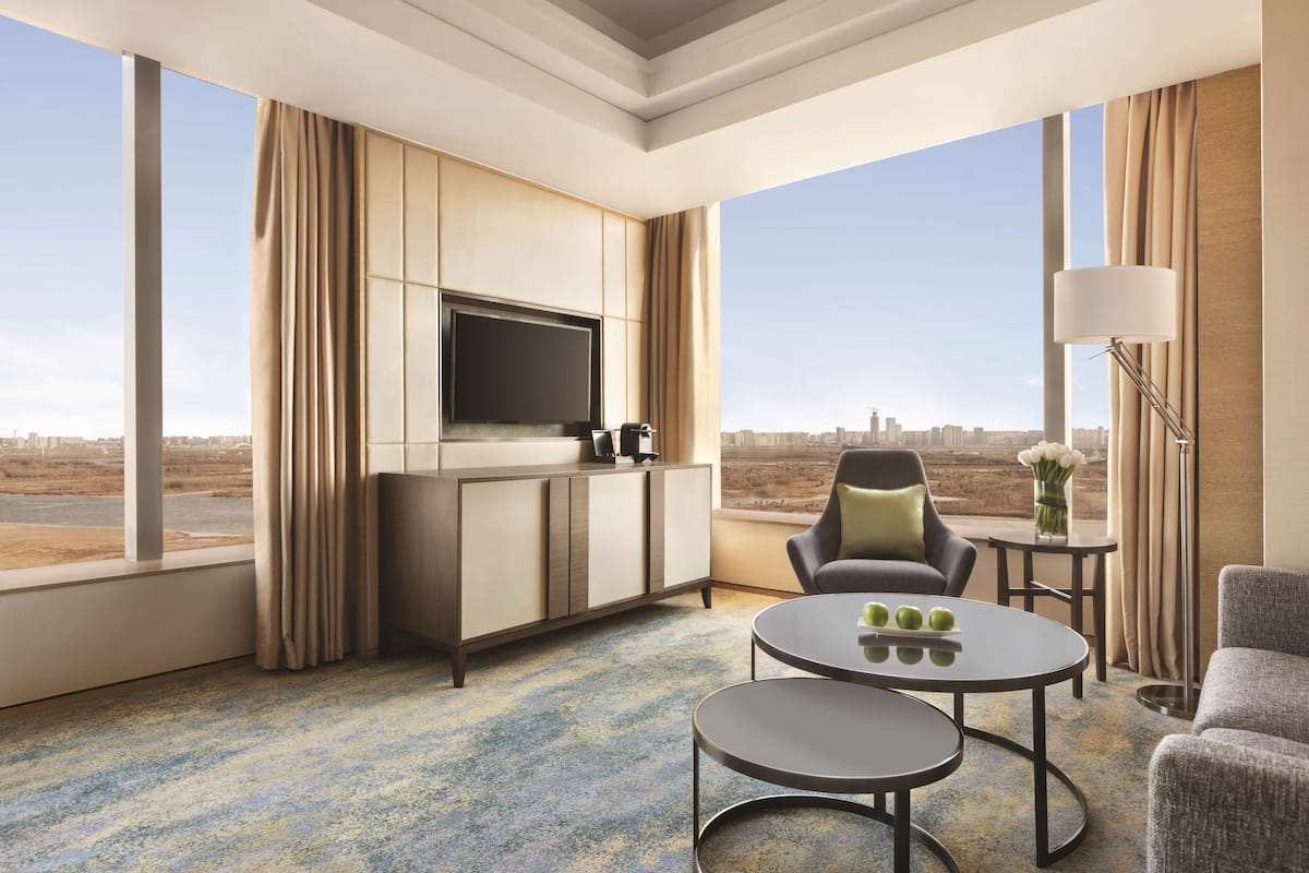 Executive Suite, 1 King Bed, River View