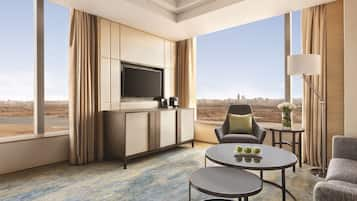 Executive Suite, 1 King Bed | Minibar, in-room safe, desk, laptop workspace