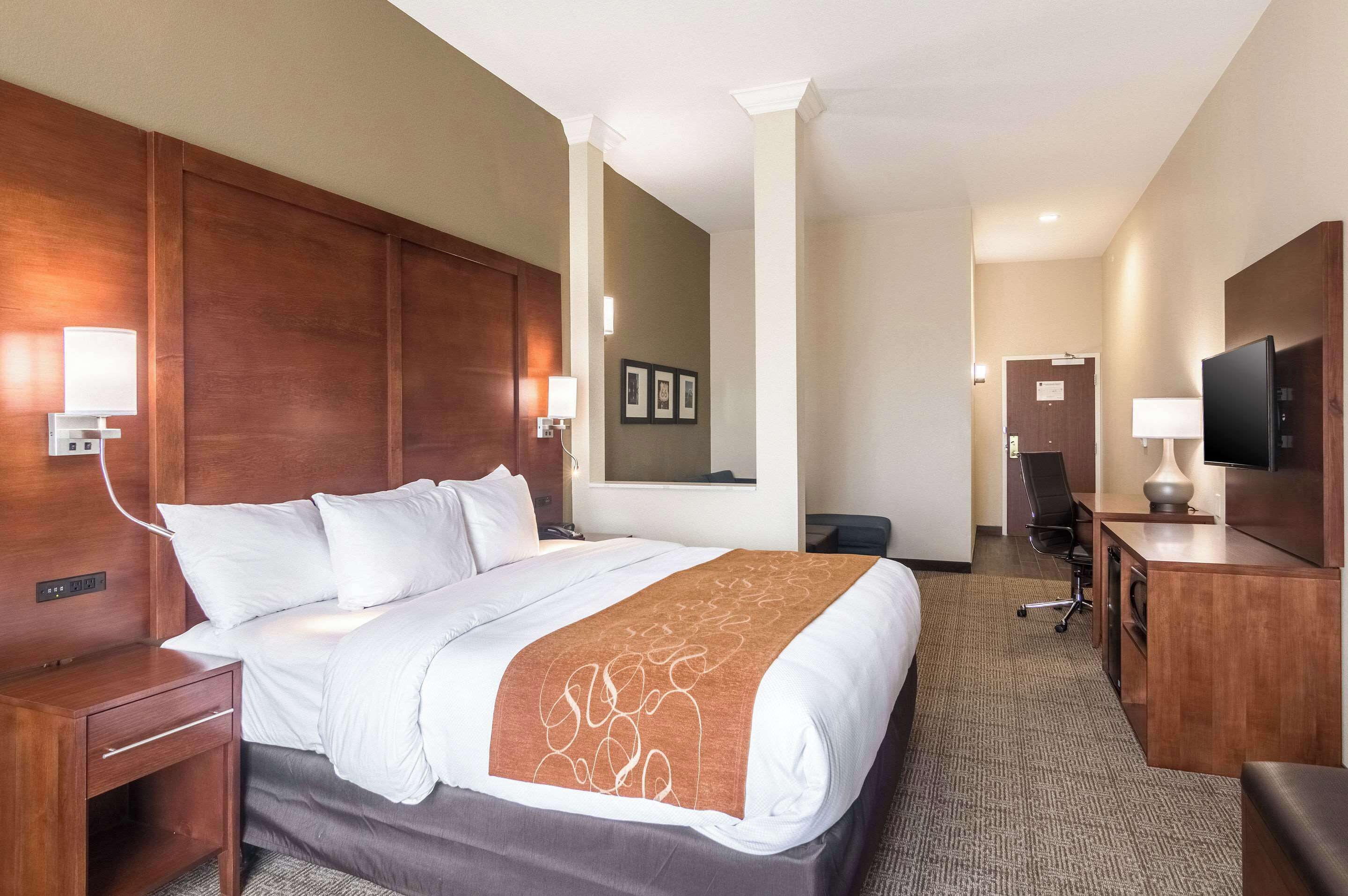 suite, 2 queen beds, non smoking | premium bedding, down duvets, free cots/infant beds, free wifi