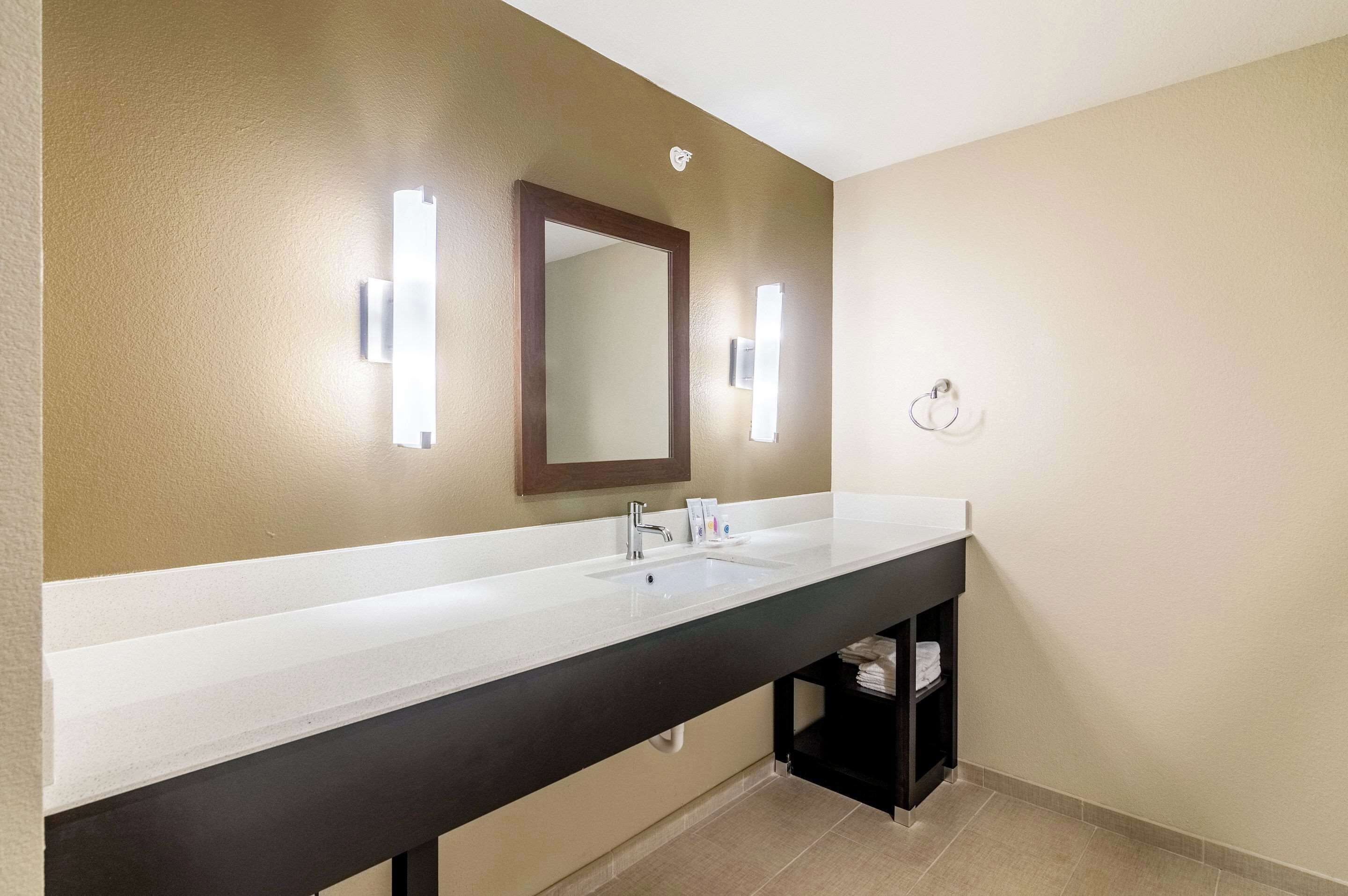 suite, 2 queen beds, non smoking | premium bedding, down duvets, free cots/infant beds, free wifi