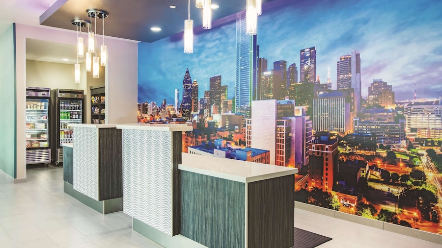 La Quinta Inn & Suites by Wyndham Dallas Plano - The Colony