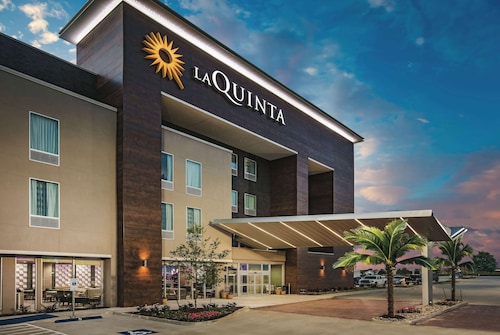 La Quinta Inn & Suites by Wyndham Dallas Plano - The Colony