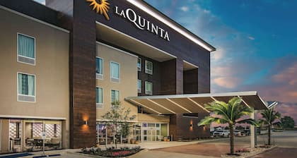 La Quinta Inn & Suites by Wyndham Dallas Plano - The Colony