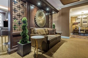 Frette Italian sheets, premium bedding, pillow-top beds - Curtiss Hotel, an Ascend Collection Hotel (Buffalo)