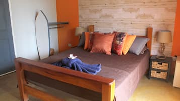 Double Room, Private Bathroom, Ocean View (Orange)