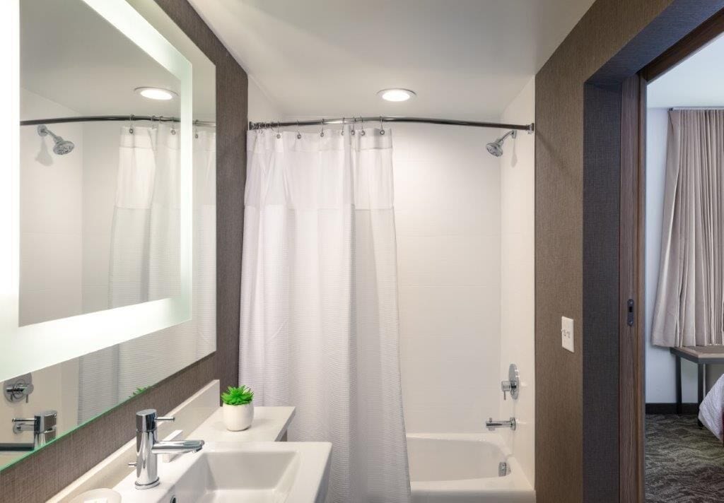 deep-soaking bathtub, free toiletries, hair dryer, towels