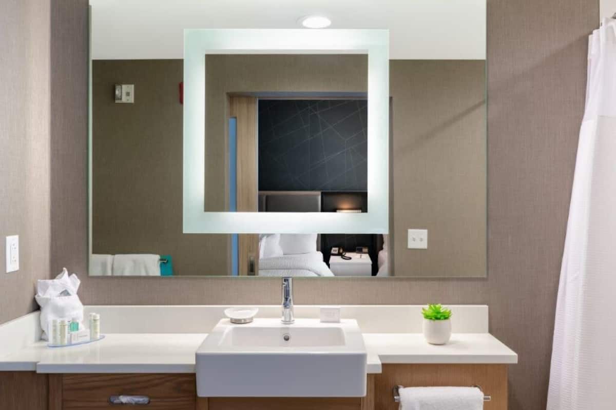 deep-soaking bathtub, free toiletries, hair dryer, towels