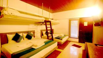 Deluxe-værelse | Minibar, pengeskab på værelset, skrivebord, strygejern/strygebræt