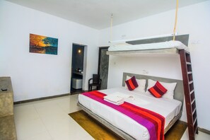 Firemannsrom – deluxe | Minibar, safe på rommet, skrivebord og strykejern/-brett