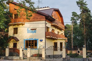 Front of property - Hotel Shale (Perm)