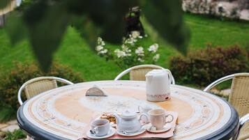 Breakfast, lunch, dinner served; Modern European cuisine