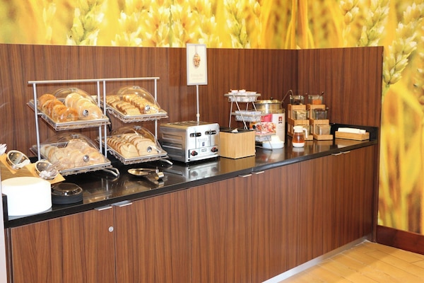 Free daily buffet breakfast