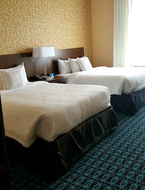 Pillowtop beds, desk, blackout drapes, iron/ironing board - Fairfield Inn & Suites Chillicothe (Chillicothe)