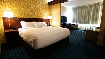 Suite, 1 cama King size y sofá cama | Camas con pillow-top, escritorio y cortinas blackout