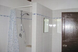 Shower, bidet - Belvilla by OYO Cottage in PiandiscÃ² with Terrace (Castelfranco Piandiscò)