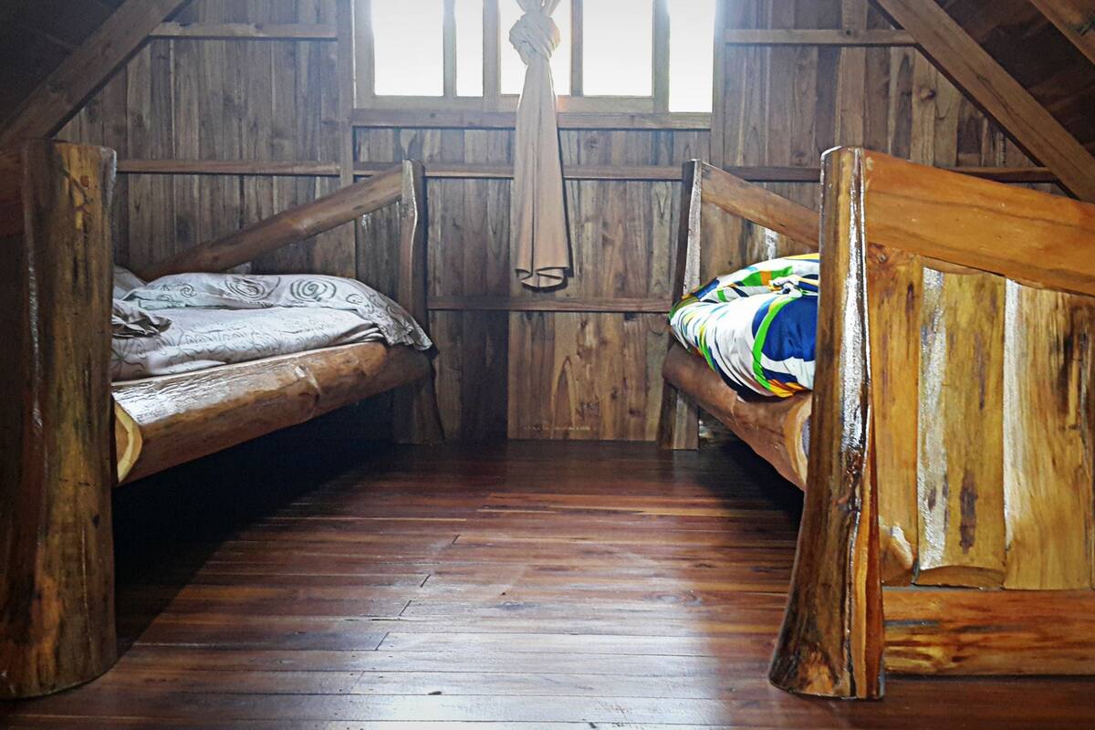 Familien-Suite, 2 Schlafzimmer, Kühlschrank und Mikrowelle, zum Garten hin