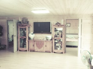 Suite | Living room | Flat-screen TV - Danyang Healing Story Pension (Danyang)