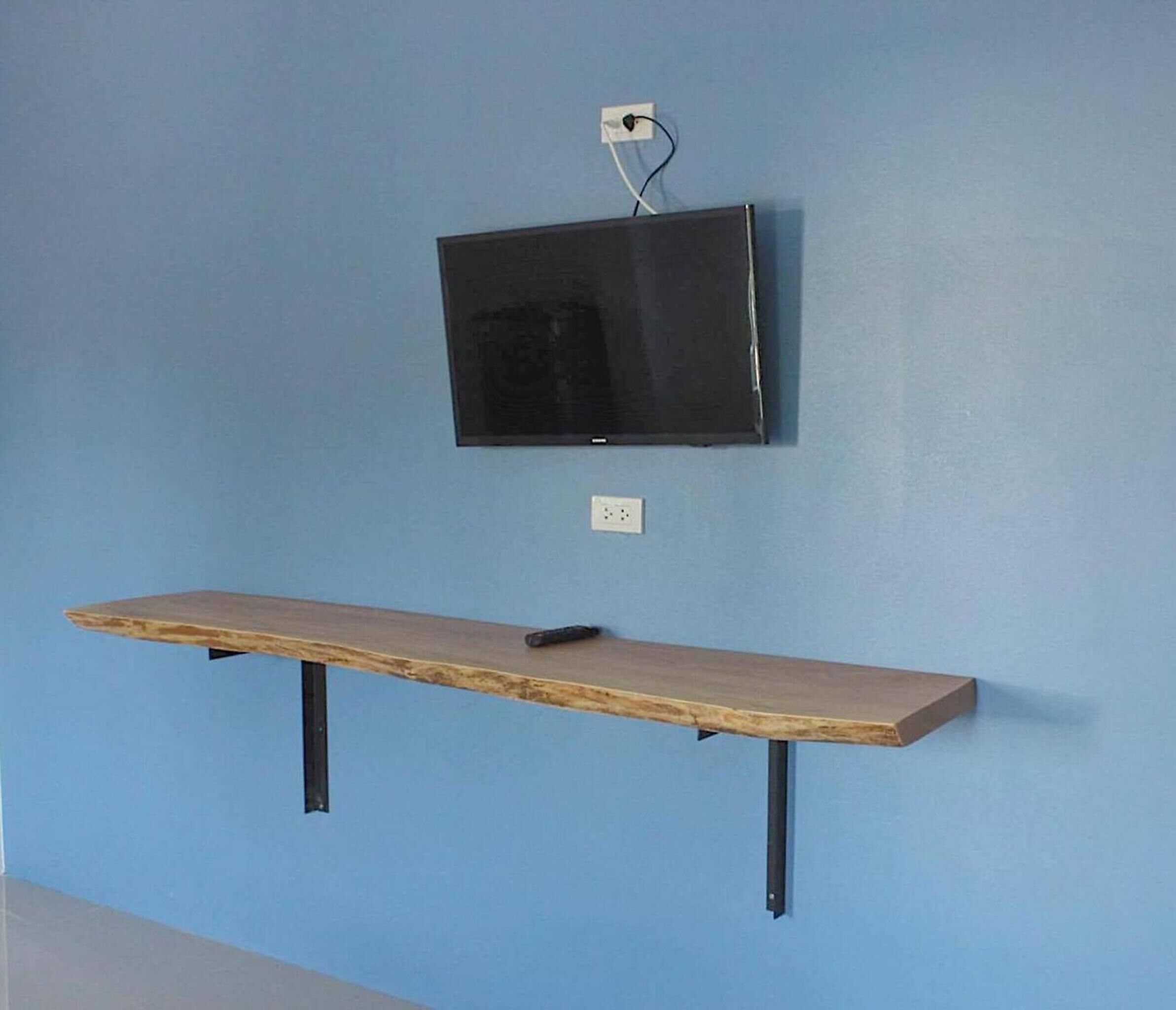 blackout curtains, free wifi