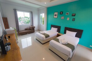 华丽双床房 | 遮光窗帘、免费 WiFi