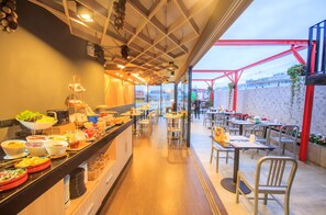 BBQ/picnic Area - We Terminal Hotel (Chiang Mai)