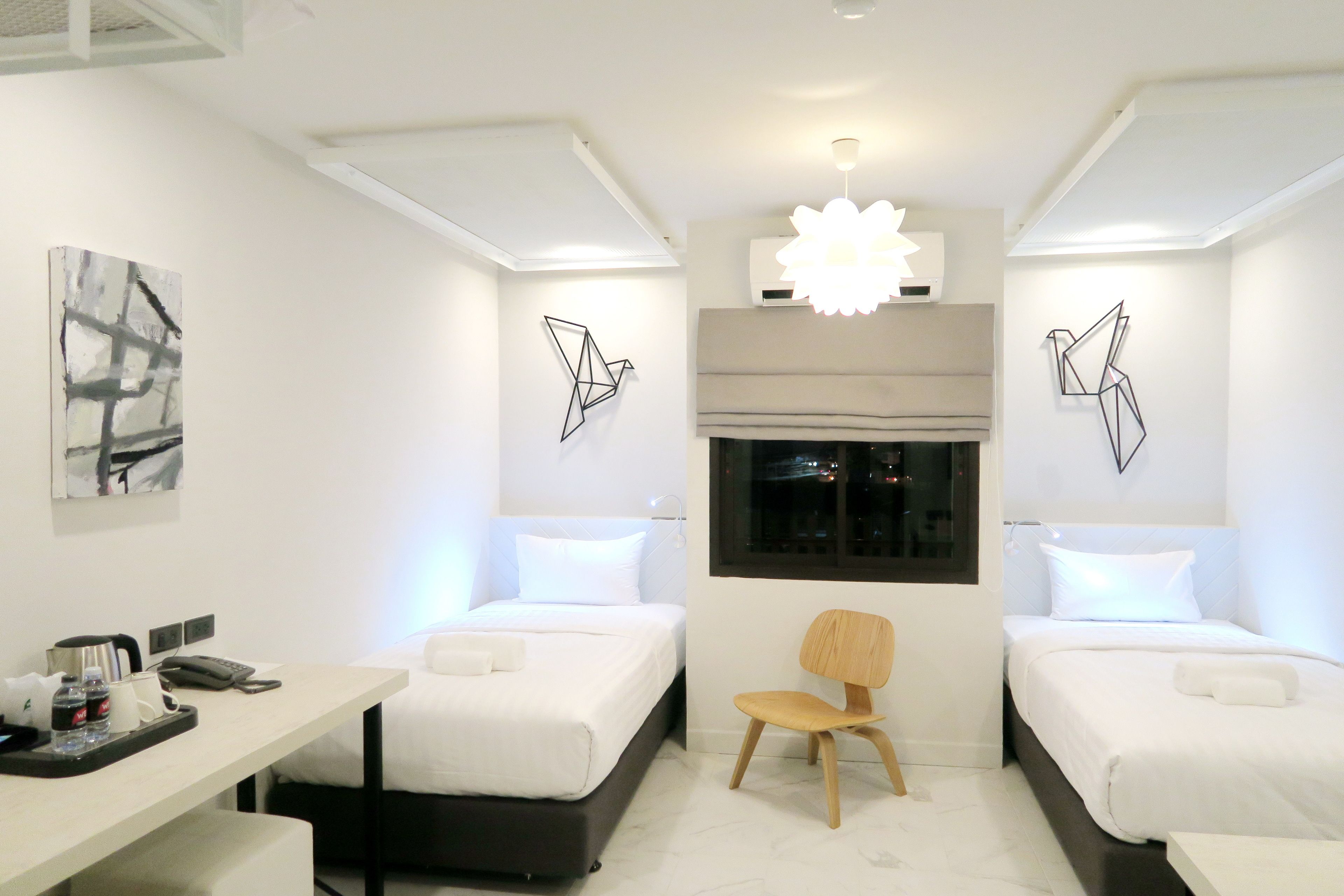 standard twin room | 1 bedroom, minibar, in-room safe, desk