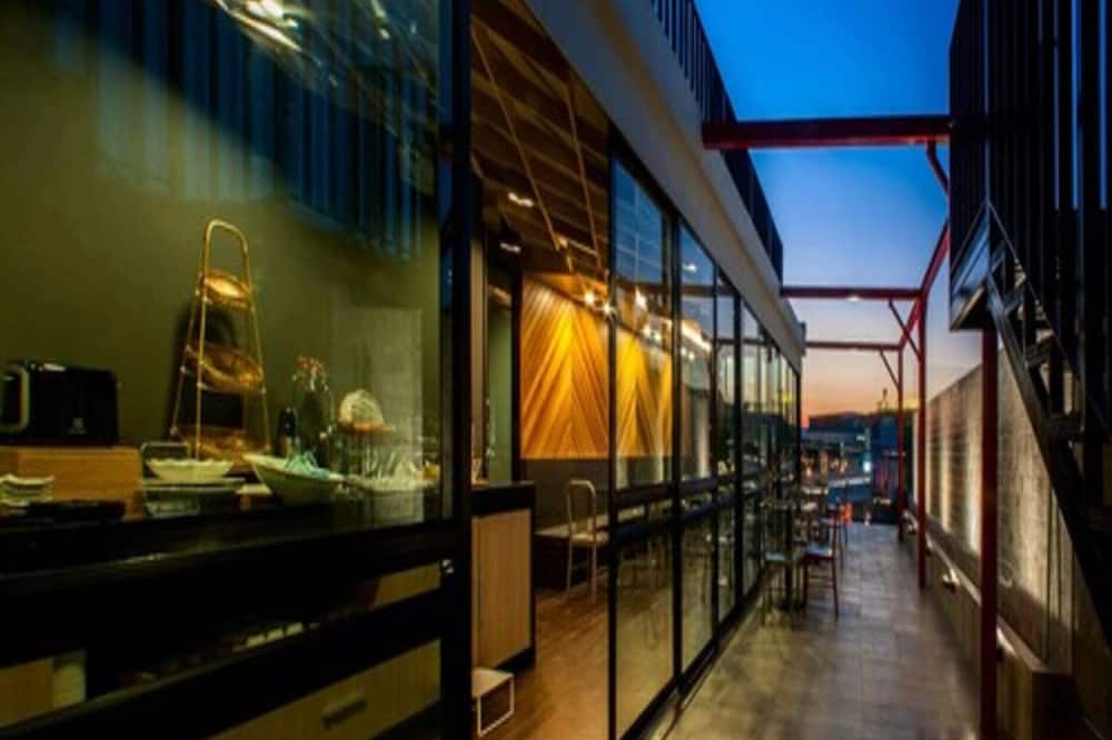 We Terminal Hotel