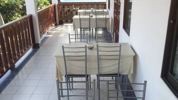 Termasuk sarapan pesanan masak setiap hari