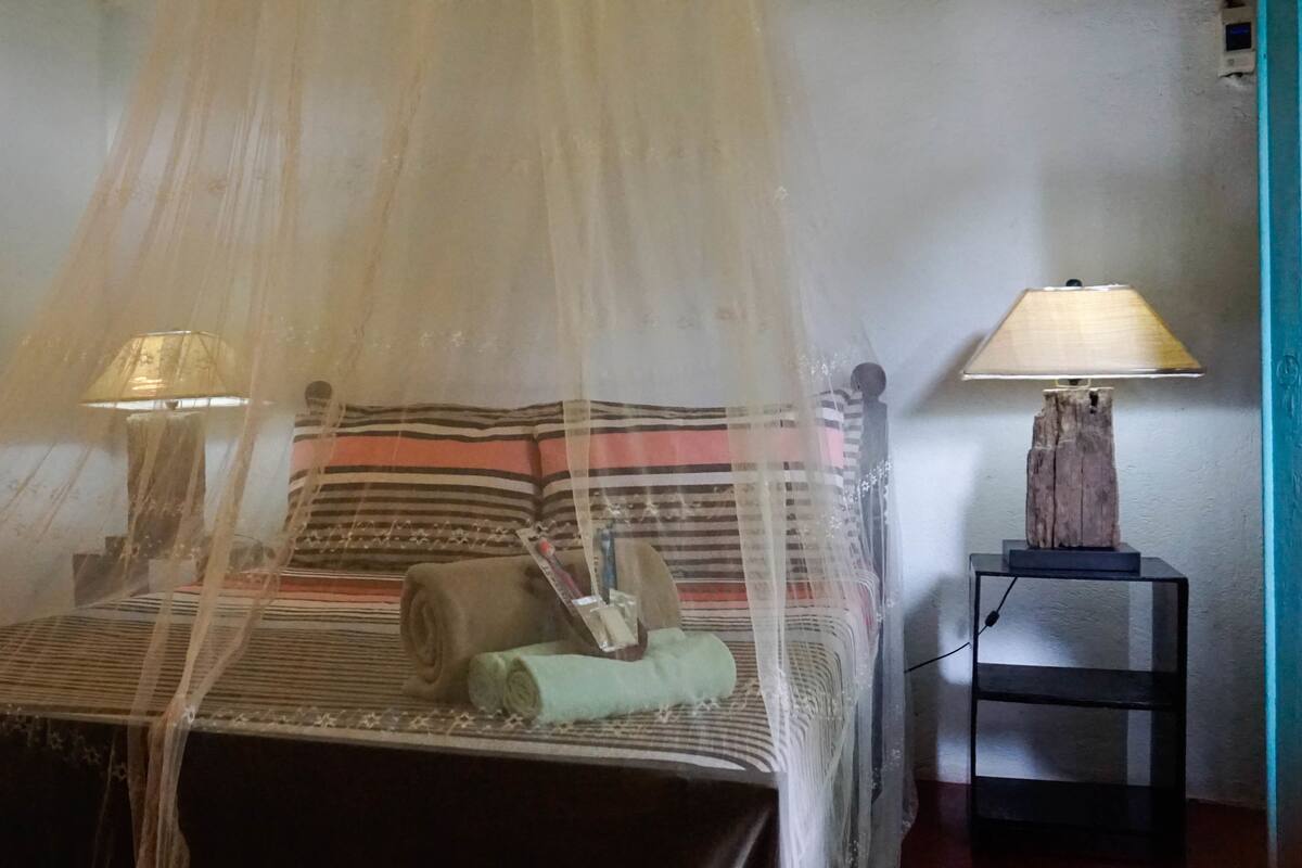 Chambre Simple, 1 grand lit (Sharing)