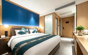 Habitación doble superior, no fumadores, vistas a la ciudad | Ropa de cama hipoalergénica y edredones de plumas
