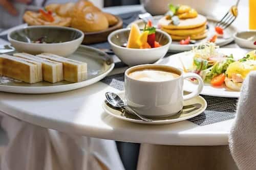 Daily buffet breakfast for a fee