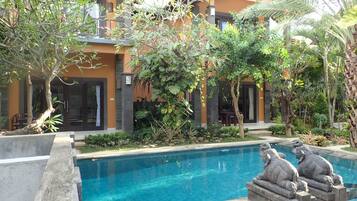 Outdoor pool, pool loungers