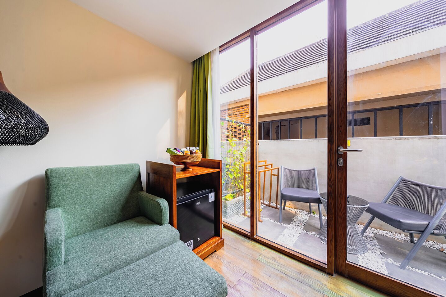 max happiness room | in-room safe, desk, laptop workspace, blackout curtains