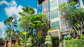 A hotel with a modern facade, a sign for 'maxone hotels.com', and lush tropical landscaping. - MaxOne Hotels at Ubud (Ubud)