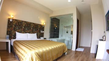 Superior Double Room, Balcony | Individually decorated, individually furnished, blackout drapes