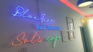 7 restaurants servant le petit déjeuner, le déjeuner et le dîner
