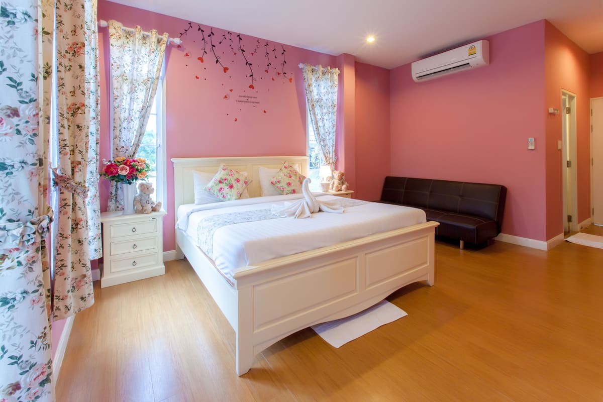 Vintage - Garden View | Desk, free WiFi