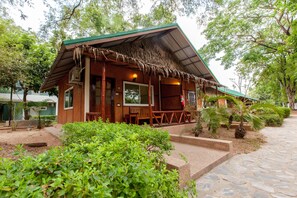 Rimnam - River View | Desk, free WiFi - Varee Valley Resort and Restaurant (Ubolratana)