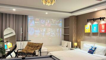 Standard Studio Suite | 1 bedroom, desk, blackout drapes, free WiFi