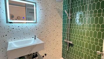 Standard Apartment | Bathroom | Free toiletries, hair dryer, slippers, towels