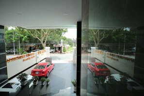 숙박 시설 입구