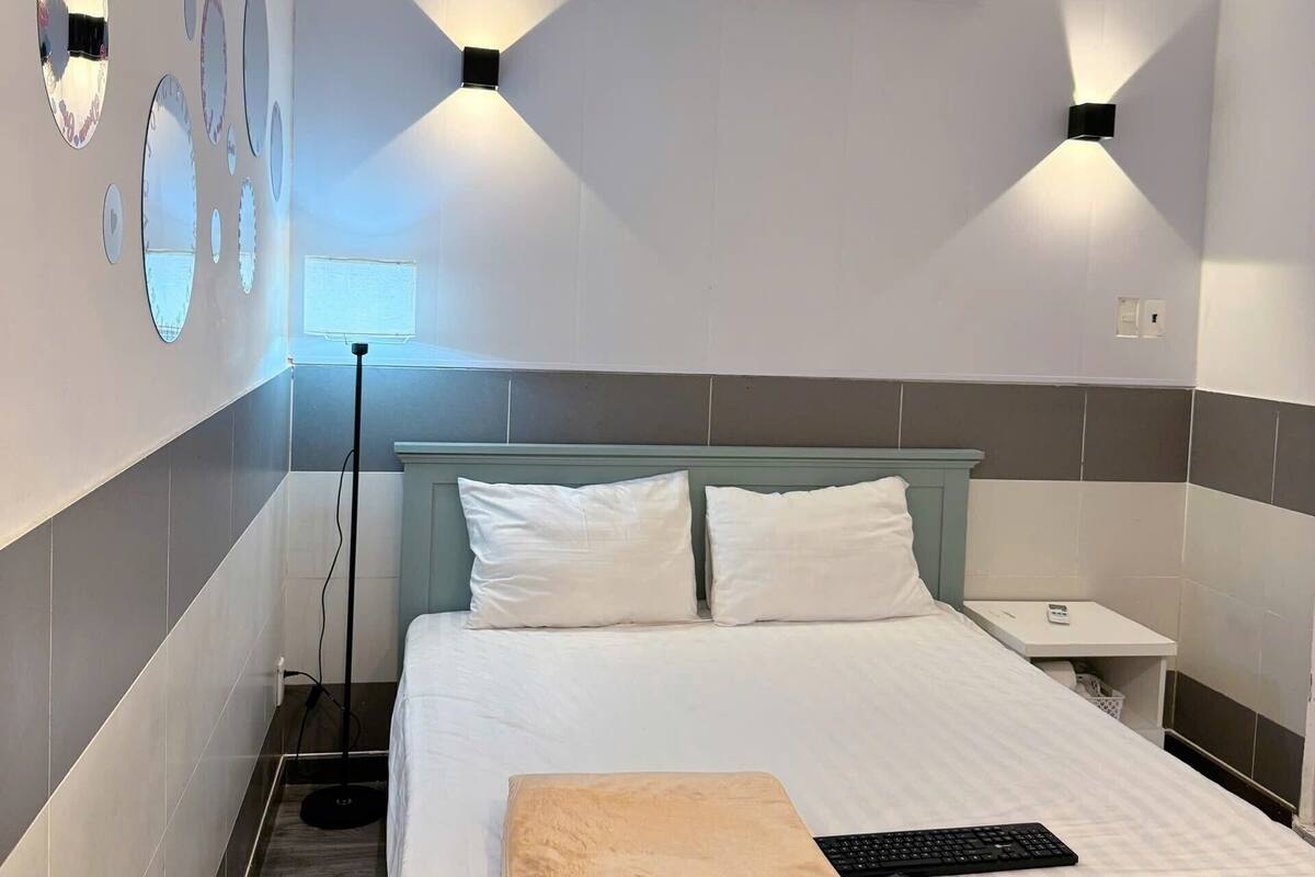 1 bedroom, minibar, desk, blackout drapes