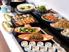 Daily buffet breakfast for a fee