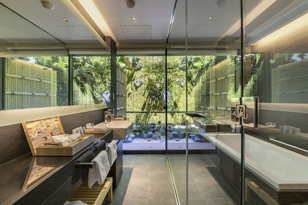 Garden Twin Room, Non Smoking | Bathroom | Separate tub and shower, rainfall showerhead, free toiletries