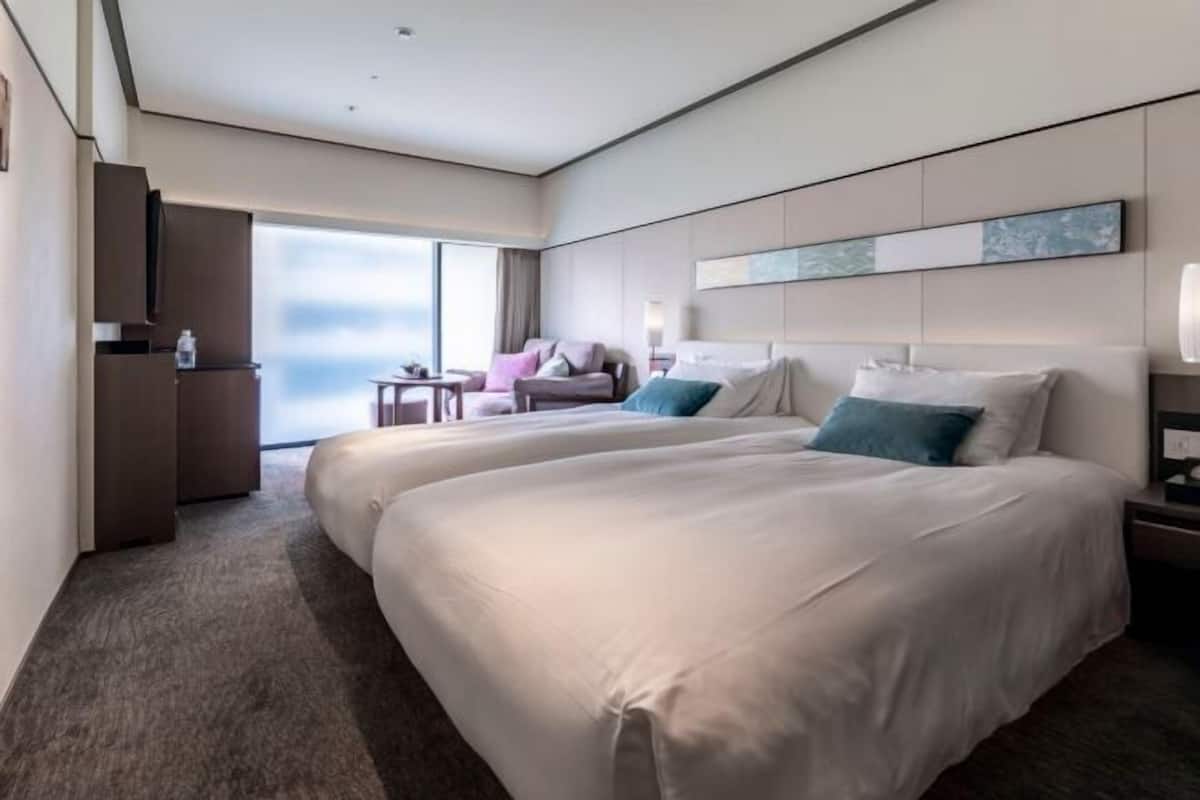 In-room safe, blackout curtains, free WiFi, bed sheets