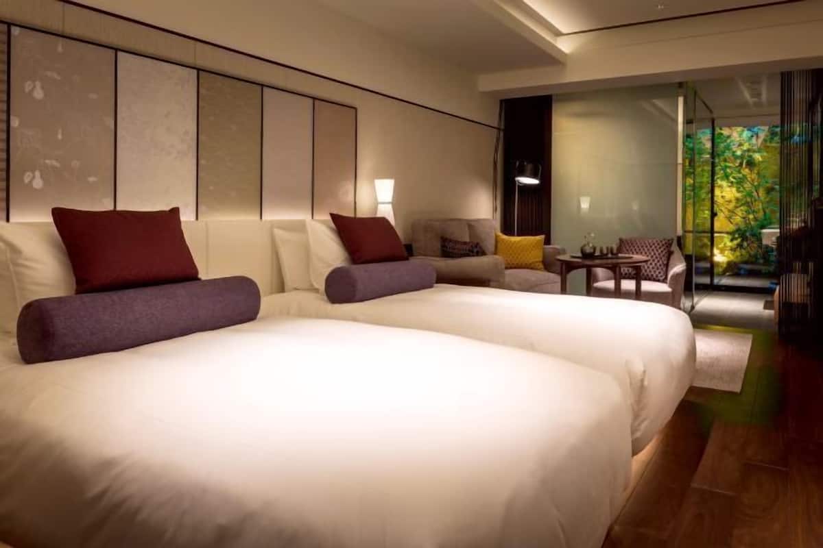 In-room safe, blackout curtains, free WiFi, bed sheets