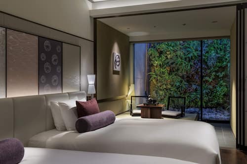 In-room safe, blackout curtains, free WiFi, bed sheets
